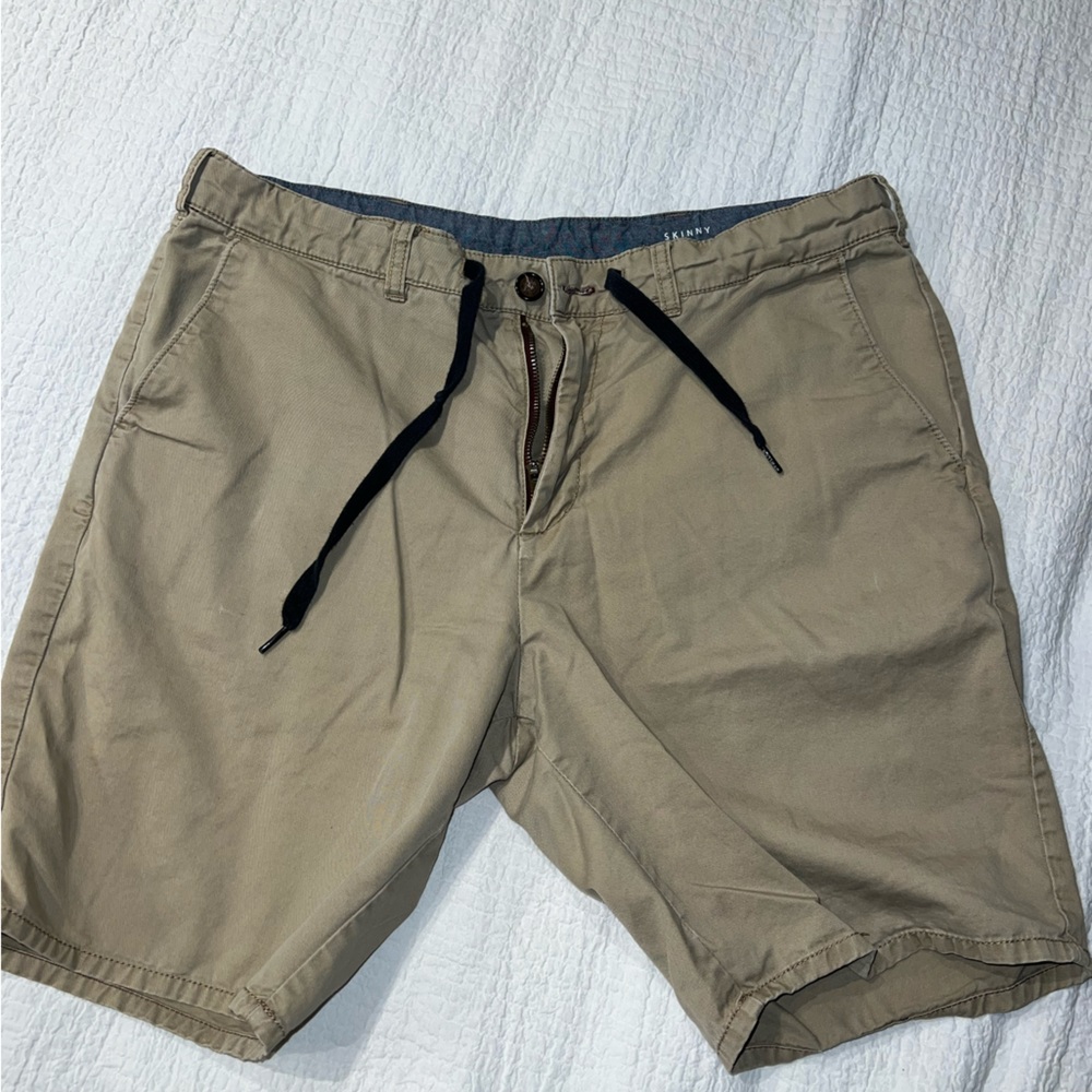 Beige California republic khaki shorts